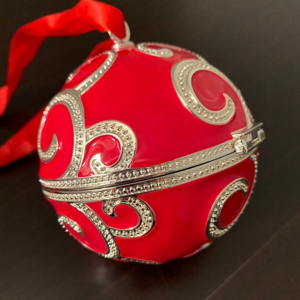 Pandora red ornament box